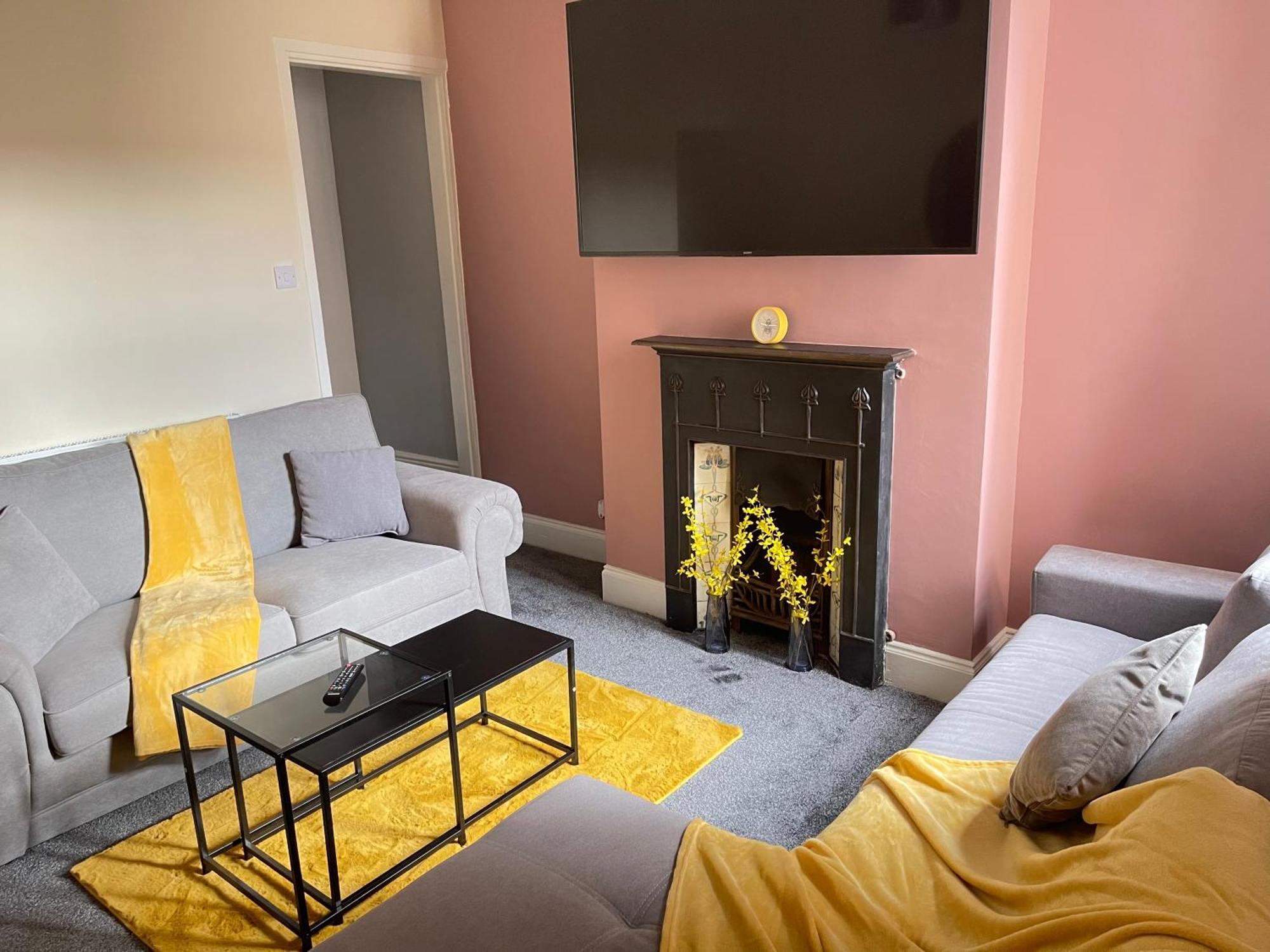 Hometel Digs Morden Comfy Home Can Sleep 11 Leicester Kültér fotó